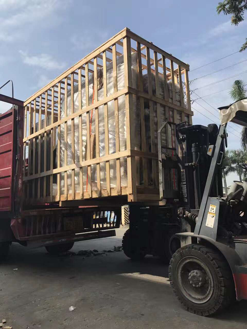 不辭千里護(hù)送設(shè)備到成都質(zhì)檢院并精安裝細(xì)調(diào)試