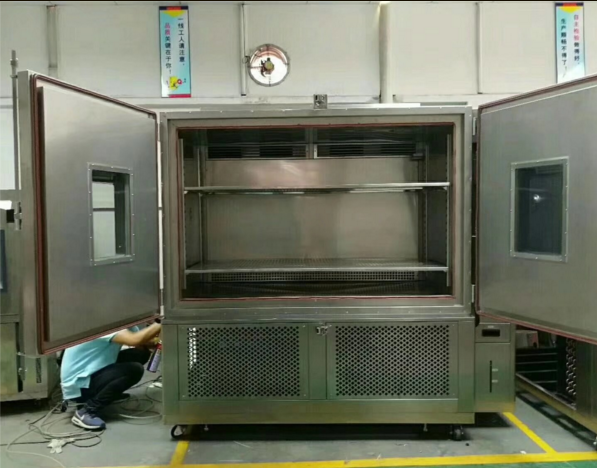 江西做顯示器/平板電腦客戶訂購(gòu)的大型恒溫恒濕試驗(yàn)箱開(kāi)門圖